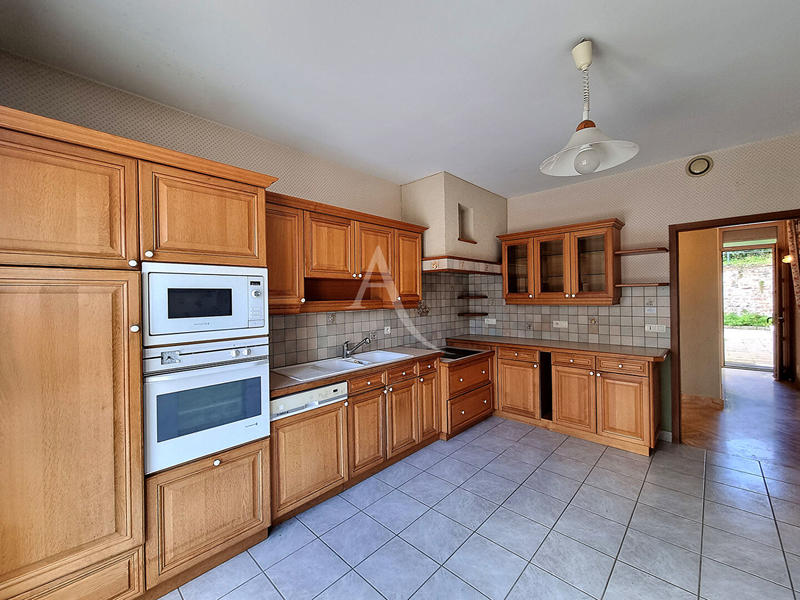 Maison - 230 m² - 7 pièces