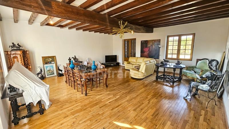 Corps de ferme - 550 m² - 15 pièces