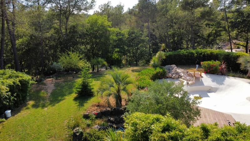 Propriété - 246 m² - 8 pièces