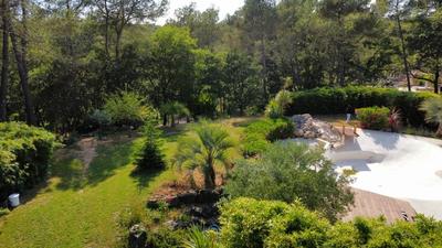 Propriété - 246 m² - 8 pièces