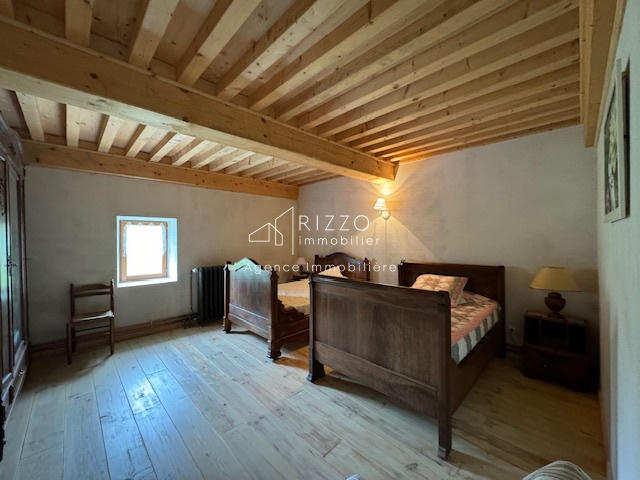 Maison - 268 m² - 13 pièces