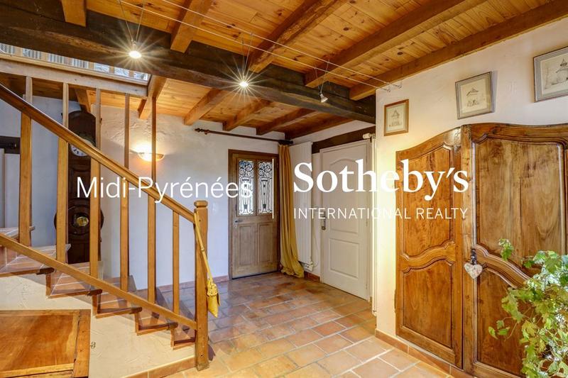 Maison - 256 m² - 7 pièces