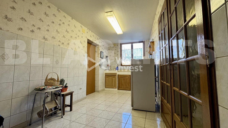 Maison - 231 m² - 7 pièces