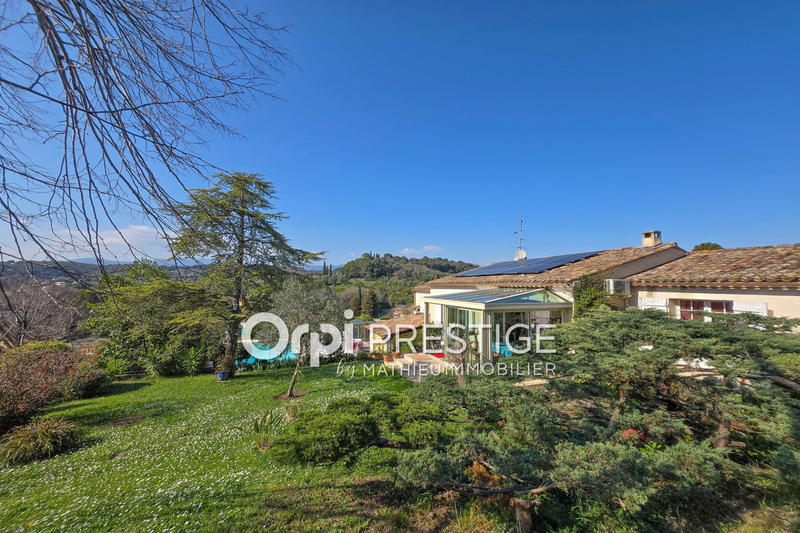 Maison - 220 m² - 7 pièces