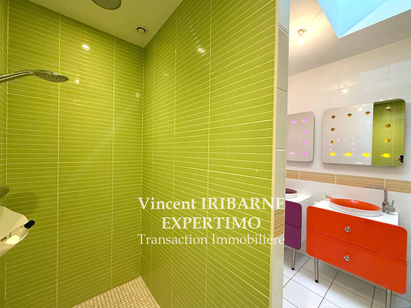 Propriété - 170 m² - 6 pièces