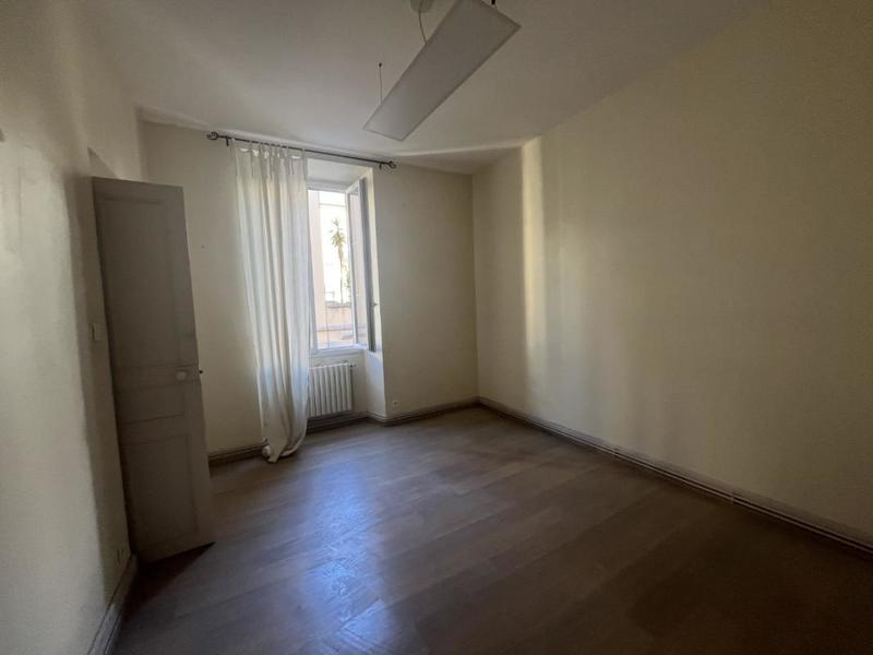 Appartement - 169 m² - 7 pièces