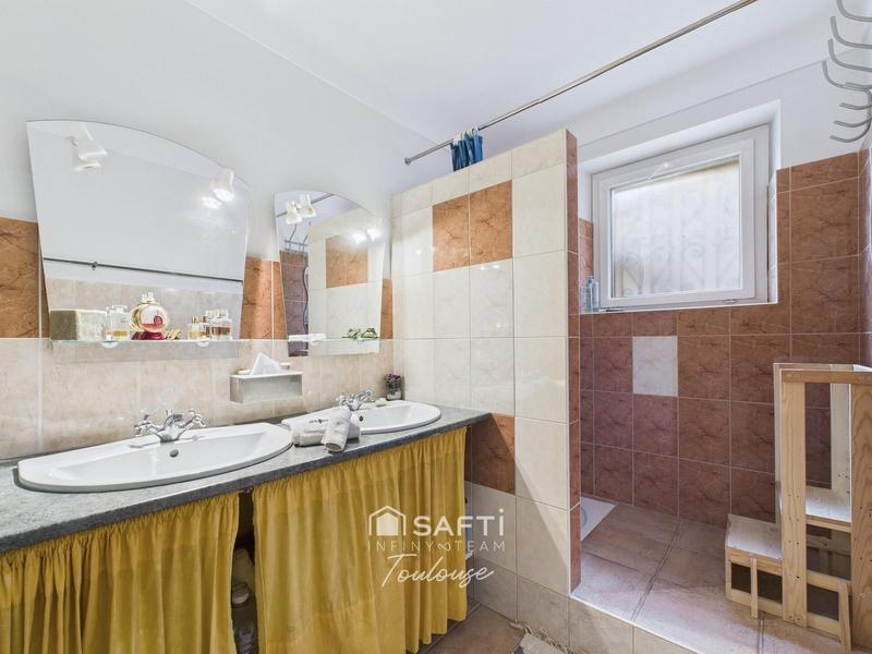 Maison - 274 m² - 8 pièces