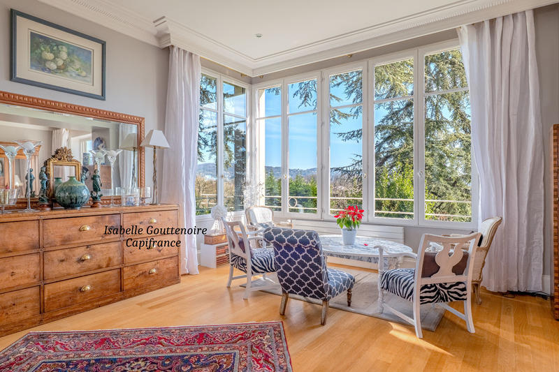 Maison bourgeoise - 230 m² - 8 pièces