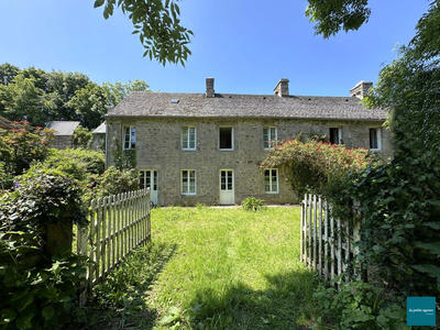 Maison traditionnelle - 170 m² - 8 pièces