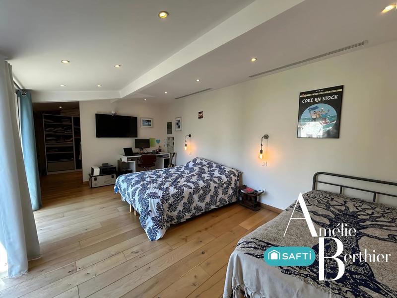 Maison - 200 m² - 8 pièces