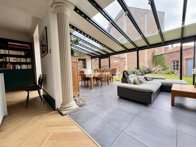 Maison - 260 m² - 8 pièces