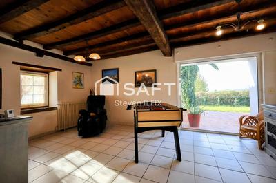 Maison - 250 m² - 8 pièces