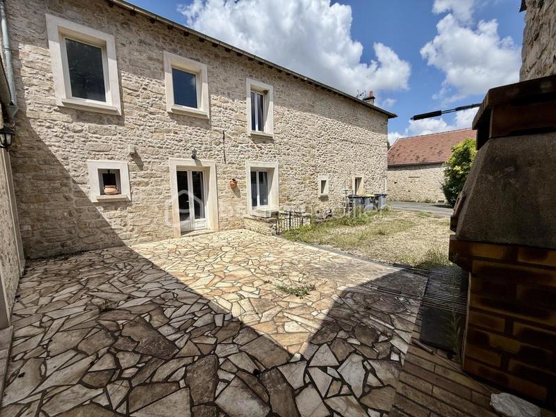 Maison - 240 m² - 9 pièces