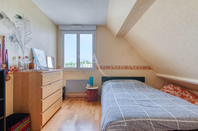 Maison - 184 m² - 10 pièces