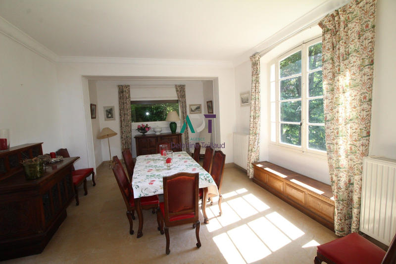 Maison - 300 m² - 12 pièces