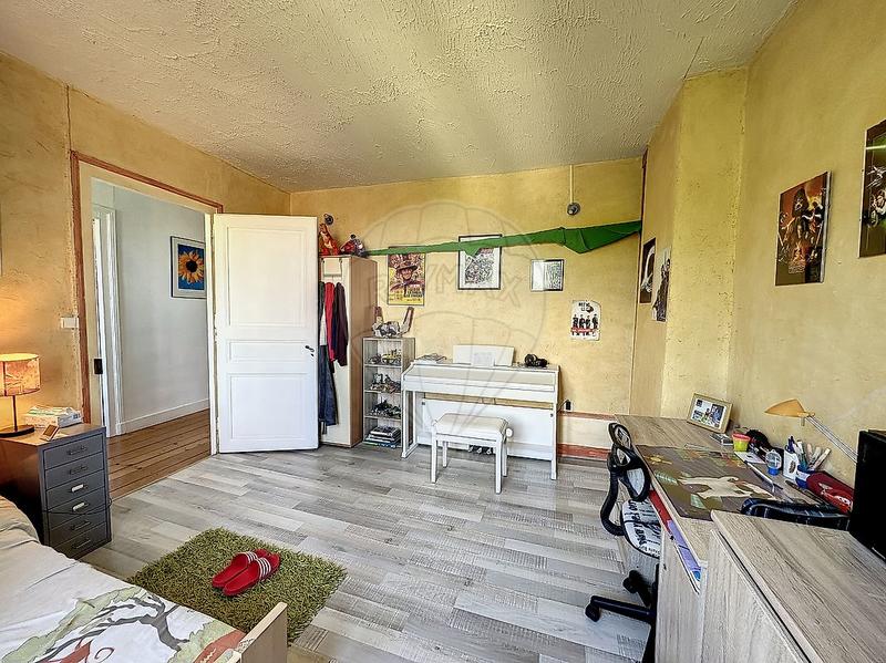 Maison - 223 m² - 7 pièces