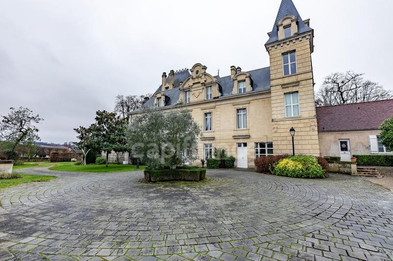 Propriété - 750 m² - 15 pièces