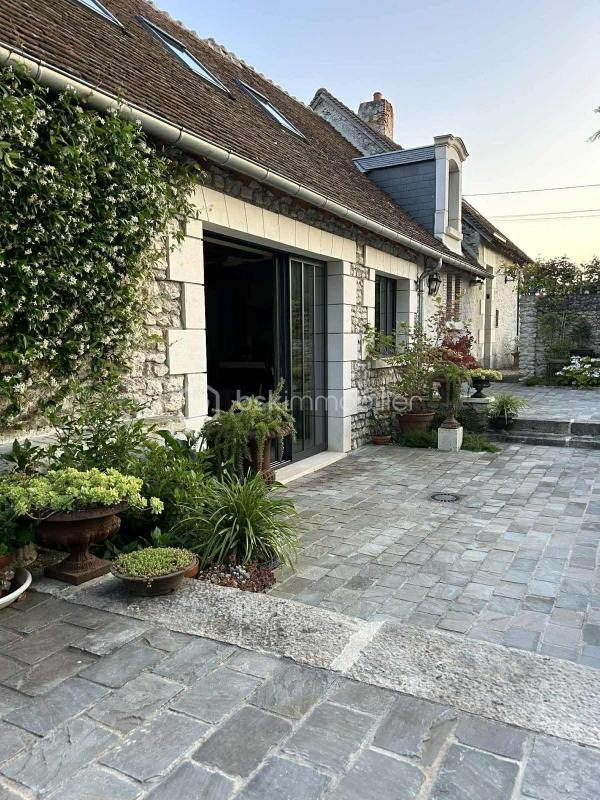 Maison - 300 m² - 15 pièces