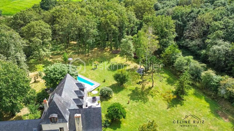 Maison - 250 m² - 8 pièces