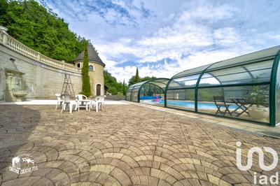 Maison - 251 m² - 8 pièces