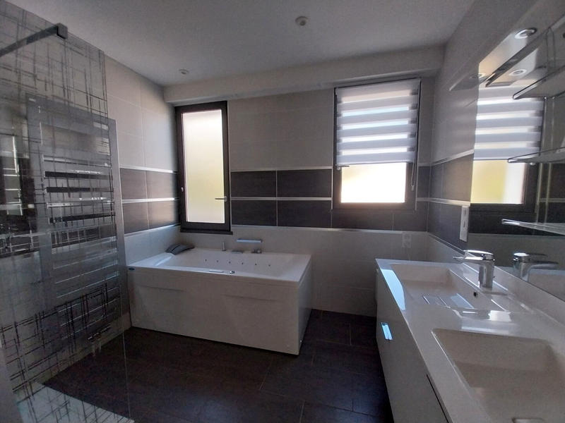 Maison - 284 m² - 7 pièces