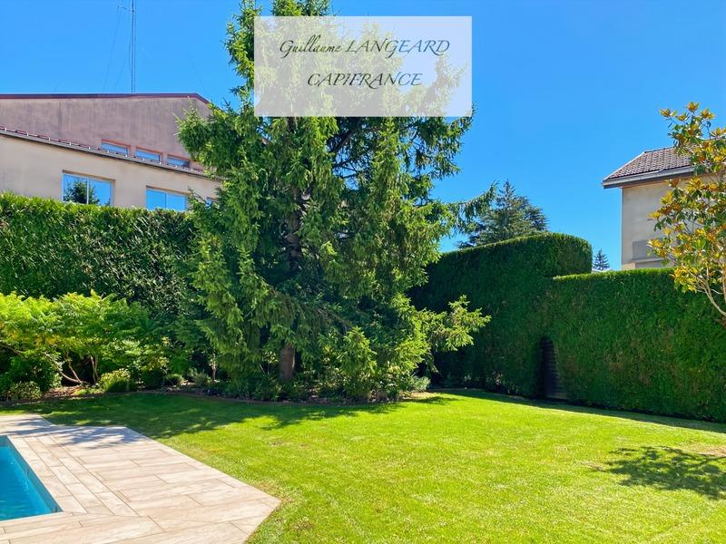 Villa - 346 m² - 9 pièces