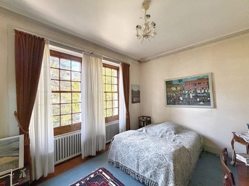 Maison - 236 m² - 8 pièces