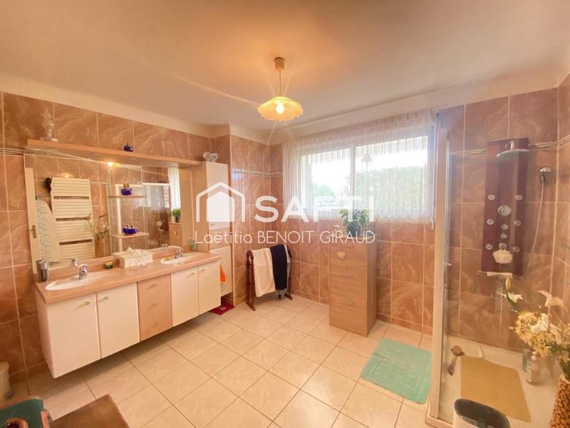 Maison - 220 m² - 6 pièces