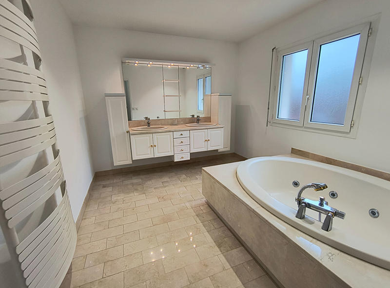 Maison - 253 m² - 6 pièces