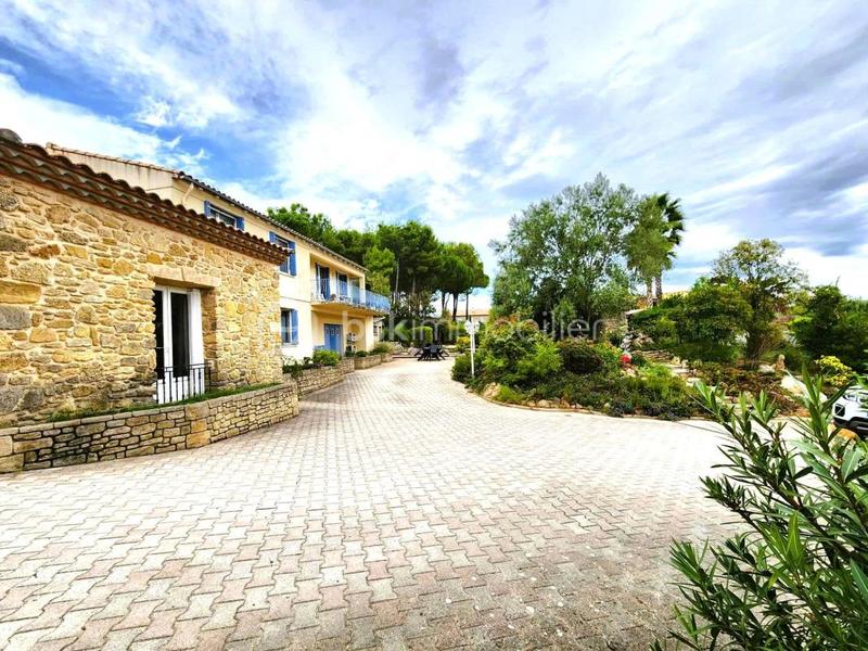 Villa - 214 m² - 9 pièces