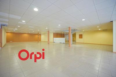 Local commercial - 592 m²