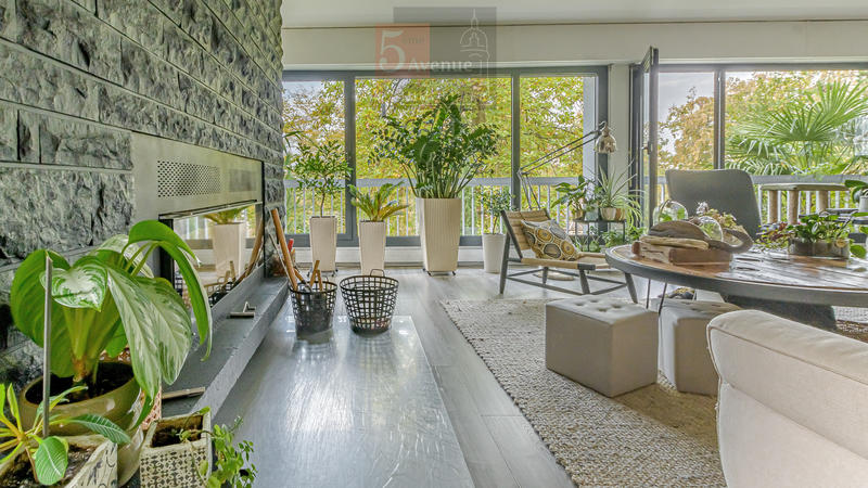 Maison - 300 m² - 8 pièces