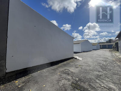 Parking / Garage - 896 m²