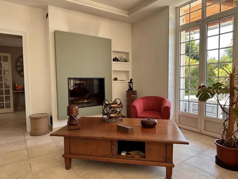 Maison - 218 m² - 7 pièces