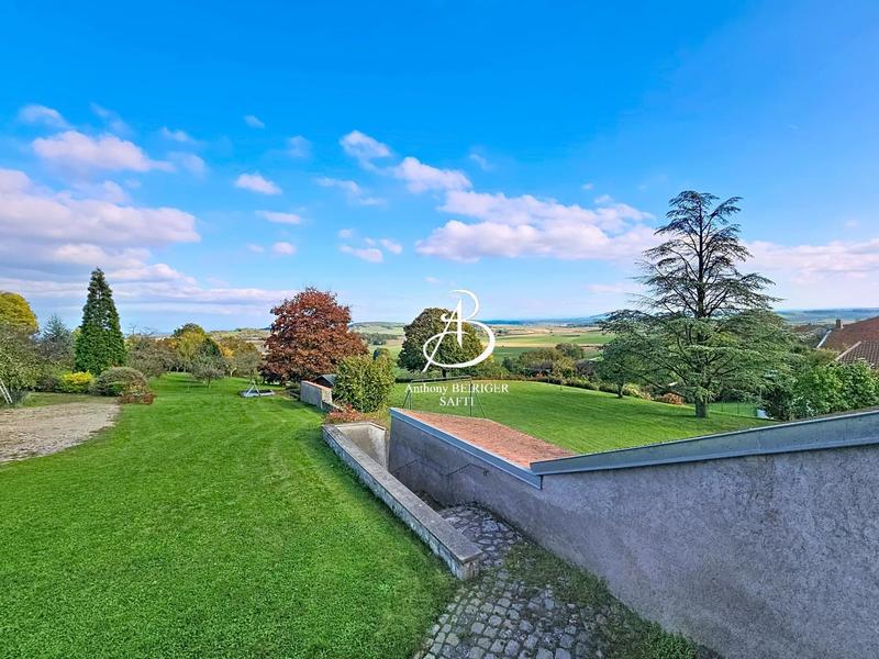 Maison - 331 m² - 12 pièces