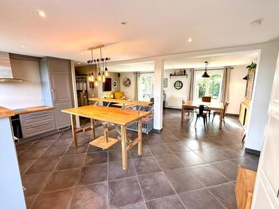 Maison - 180 m² - 6 pièces