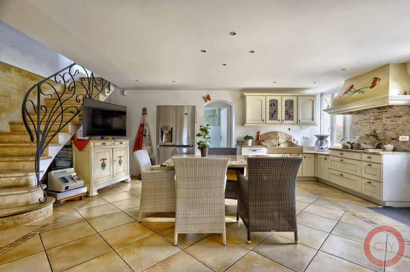 Maison ancienne - 247 m² - 6 pièces