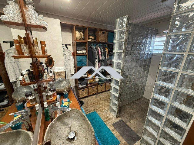 Maison - 200 m² - 5 pièces