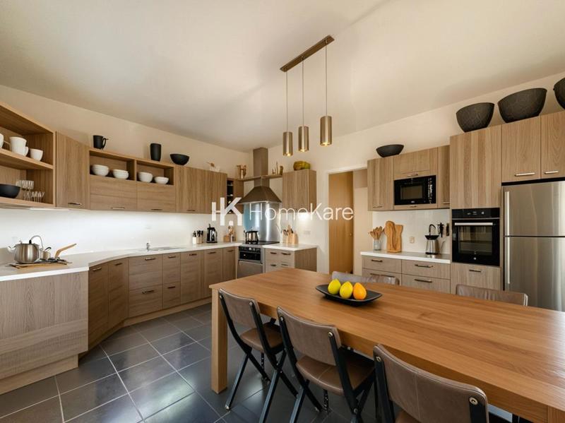 Villa - 250 m² - 8 pièces