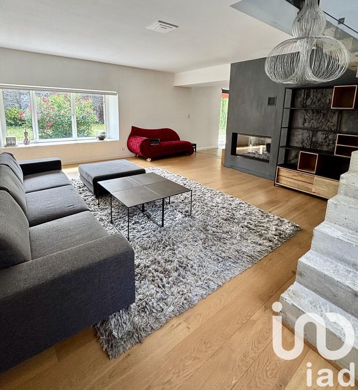 Maison - 260 m² - 7 pièces