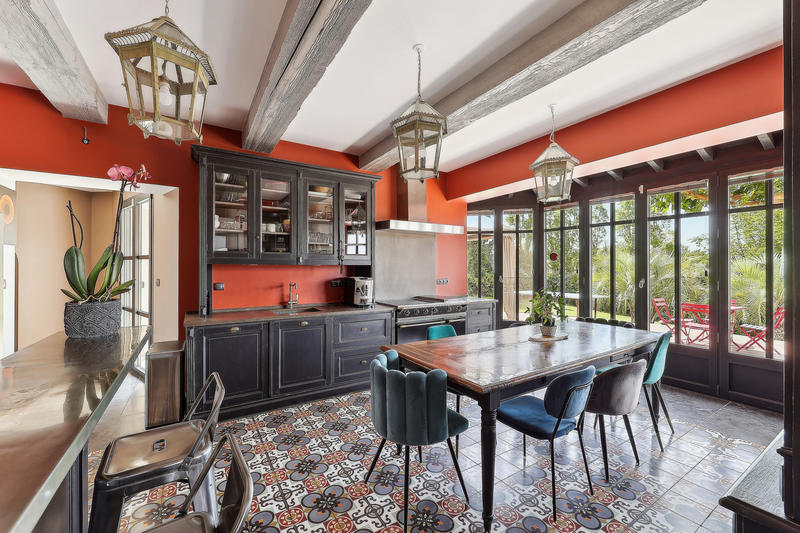 Propriété - 300 m² - 8 pièces