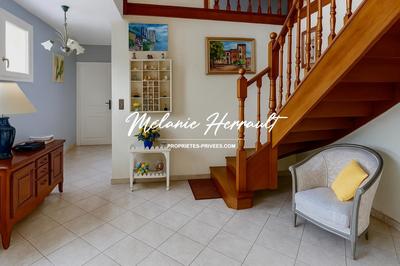 Maison - 223 m² - 9 pièces