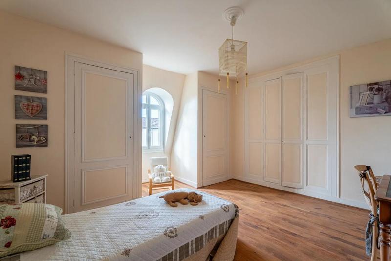 Château - 370 m² - 11 pièces