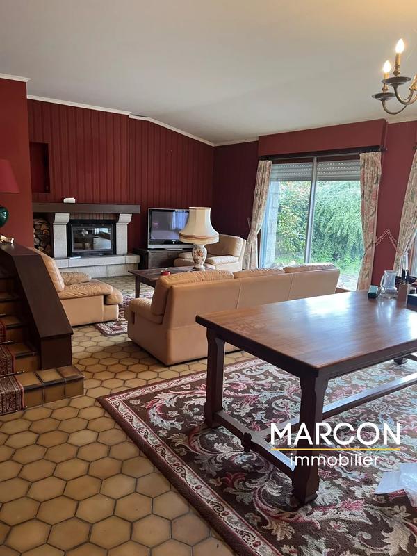 Maison - 225 m² - 7 pièces