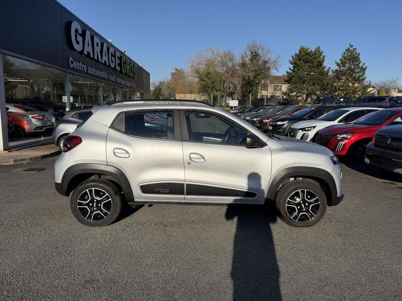 Dacia Spring Essential -23b