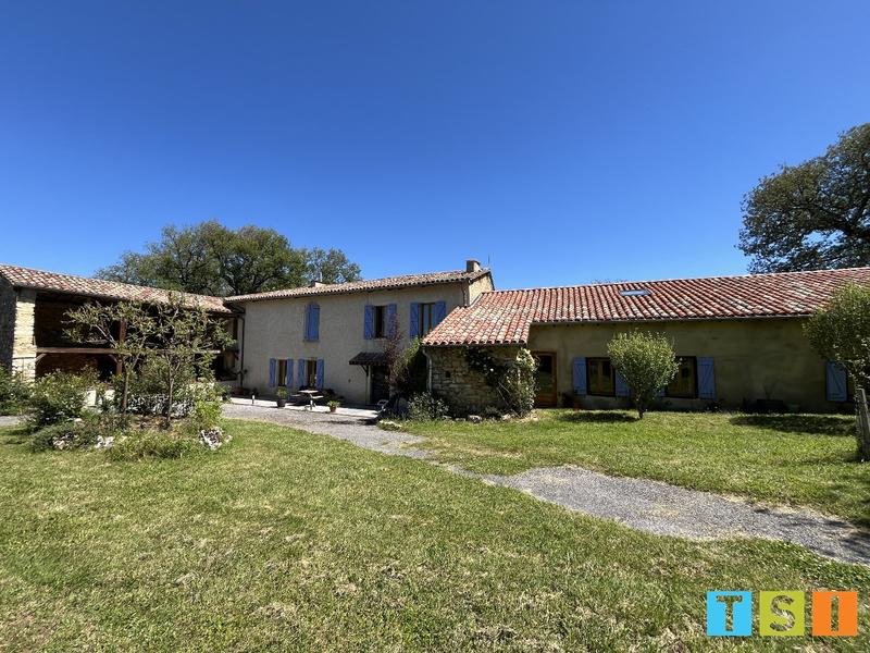 Corps de ferme - 270 m² - 9 pièces