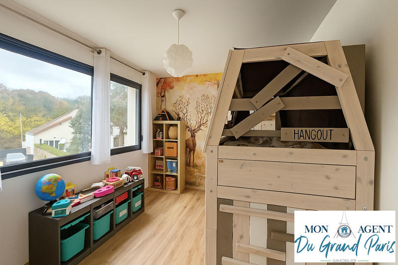 Maison - 230 m² - 7 pièces