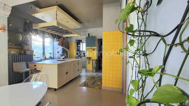 Demeure - 150 m² - 5 pièces