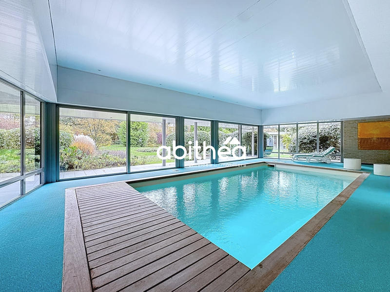 Propriété - 451 m² - 12 pièces