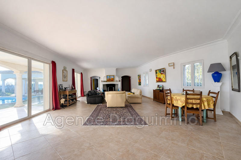 Maison - 260 m² - 7 pièces